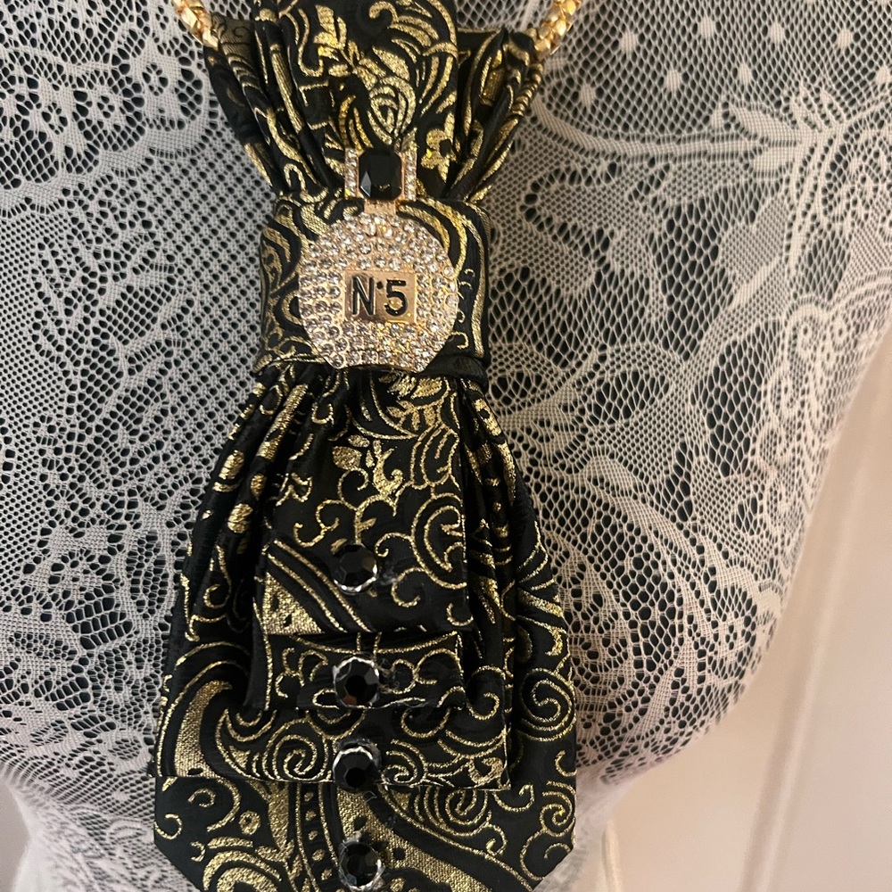 Elegant Black and Gold Patterned Women's Scarf - Picture 1 of 4